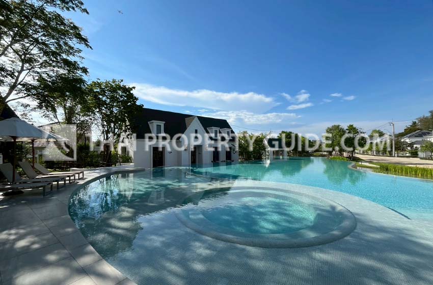 House with Shared Pool in Bangnatrad 